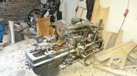 La machine pour donner la forme au sabot 