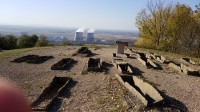 2'000 ans séparent ces tombes et la centrale nucléaire du Bugey