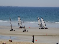 Petits chars à voile pour s'amuser sur la plage