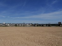 Le lit de la Loire est vraiment loin.