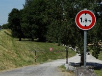 Bizarre, 1,90 m. et nous sommes passés avec 1,97 m. !