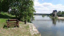 Le passage des Mantelots en Loire avec un ancien treuil