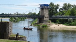 Le pont de Châtillon avec une petite gabare