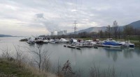 Le port de Cruas et la centrale nucléaire