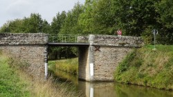Un pont du canal de Nantes à  Brest